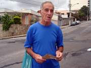 Foto do aposentado Ant?nio Carlos que est? preocupado com a localiza??o
dos pontos de ?nibus