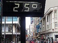 Foto do term?metro marcando 25 graus
