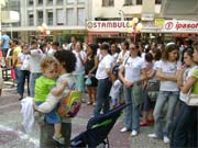 Foto do p?blico que acompanhou o protesto