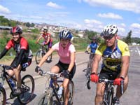 Foto de ciclistas na Avenida Brasil