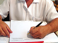 médico prescrevendo medicamentos