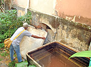 Foto de
uma enfermeira vacinado um homem