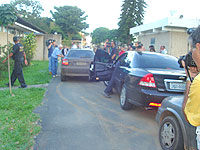 Foto da opera??o da PF levando Bejani para a
delegacia da PF em Juiz de Fora