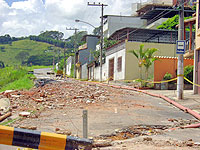 Foto das casas demolidas