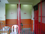 Foto da entrada para o banheiro