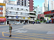 Foto de PM fazendo o policiamento