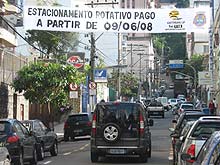 faixa da prefeitura de Juiz de Fora dizendo que a Rua Oscar Vidal ter? estacionamento rotativo pago a partir do dia 
09 de junho de 2008