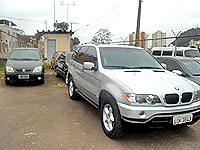 Carros no p?tio da PF em Juiz de Fora