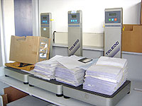 foto de balan?a com cartas