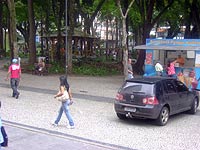 Foto
de um carro parado em local proibido