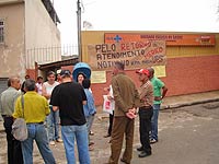 Foto
de pessoas reunidas em manifesta??o