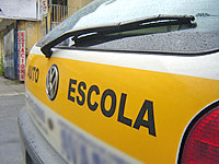 Foto de um carro de autoescola