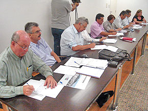 Foto da coletiva e reuni?o com os secret?rios