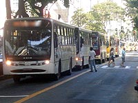 Foto dos ?nibus parados