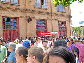 Foto: ACESSA.com paralisação sinpro