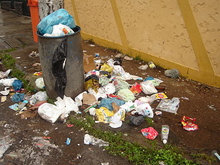 Lixo espalhado