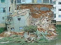 Foto do pr?dio desabando