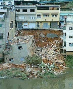 Foto do pr?dio desabando