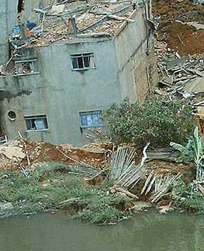 Foto do pr?dio desabando