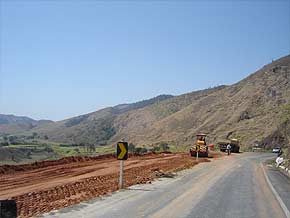 Foto do trecho da Br-267 em obras, falta colocar a capa de asfalto