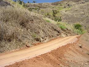 Foto do desvio, estrada em terra