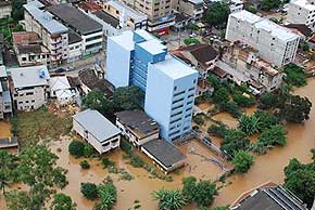 Foto da enchente em Manhua?u