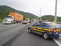 Foto de uma fiscaliza??o da PRF