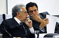 Foto de Edmar e seu advogado na reuni&atilde;o do conselho de &eacute;tica