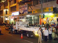 Foto da retirada do painel publicitário