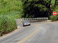 Foto de carro na estrada