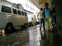 Foto da cal&ccedil;ada alagada