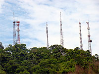 Foto de antenas no Morro do Cristo