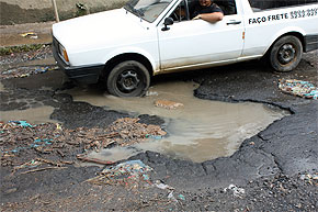 Esgoto no Santa Efig&ecirc;nia