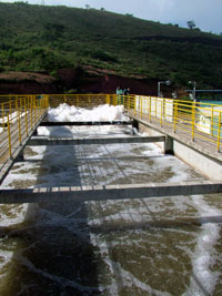 Esgoto no Santa Efig&ecirc;nia