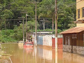 Foto: Arquivo/ACESSA.com Foto de rua inundada