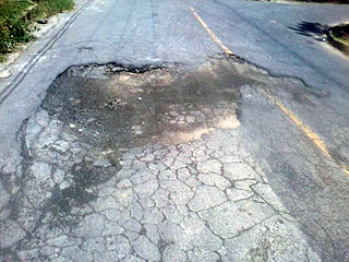Foto: Elias Arruda foto de buraco na rua