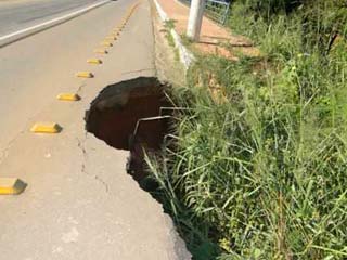 Foto: Silvan Alves/Muriaé Buraco na BR-356, em Muriaé