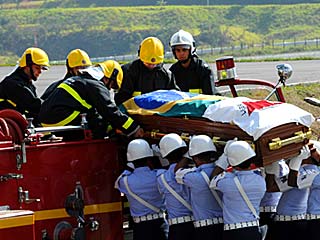 Foto: Carlos Alberto/Secom MG Bombeiros e caixão