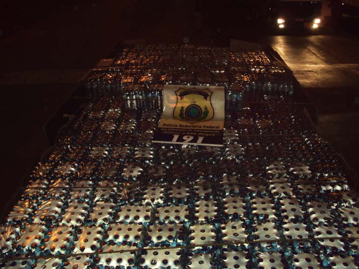 Carga de água mineral apreendida