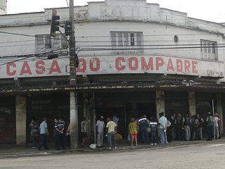 Prédio comercial abandonado na Rio Branco