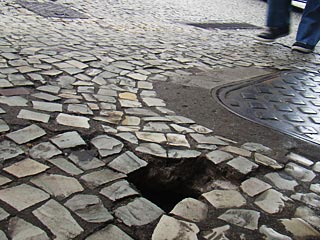 Foto: ACESSA.com Buraco na São João