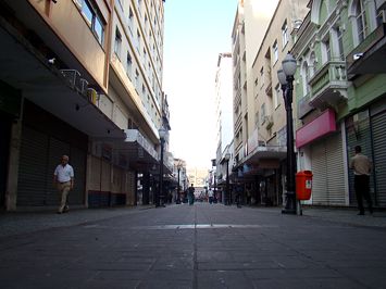 Com&eacute;rcio de JF fechado