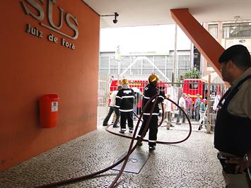 Foto: ACESSA.com Incêndio no Pam Marechal