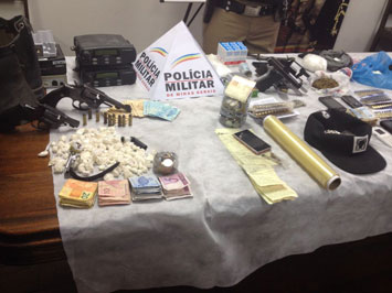 Pol&iacute;cia Militar