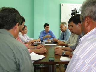 Prefeito re&uacute;ne secret&aacute;rios para estabelecer medidas de reparo aos danos causados pelas chuvas