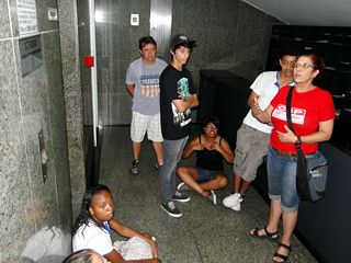 Comiss&atilde;o &eacute; impedida de entrar no pr&eacute;dio