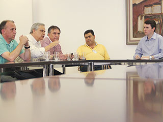 Reunião foi realizada no gabinete do prefeito. Foto: PJF/ Divulgação Reunião