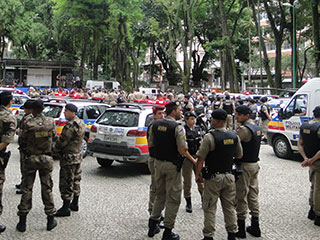 Foto: ACESSA.com Policiais