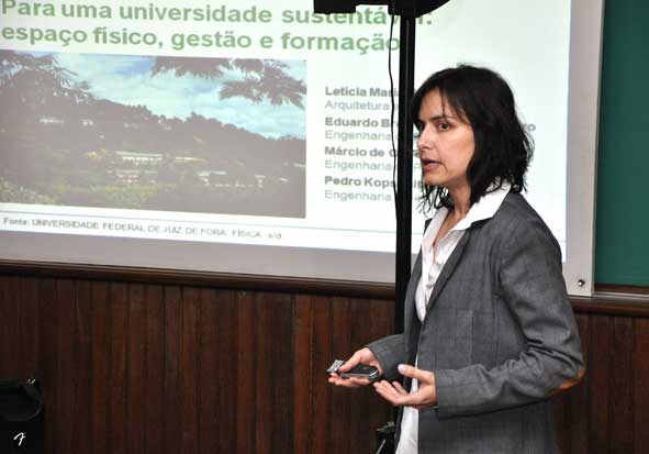 Let&iacute;cia Zambramo: Foto: Arquivo UFJF/Alexandre Dornelas