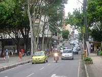 carros na rua Santo Antônio